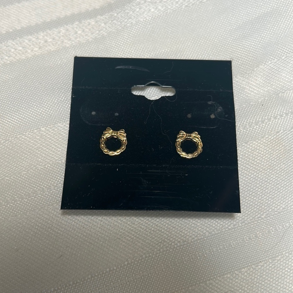 🍒GOLD wreath post earrings🍒